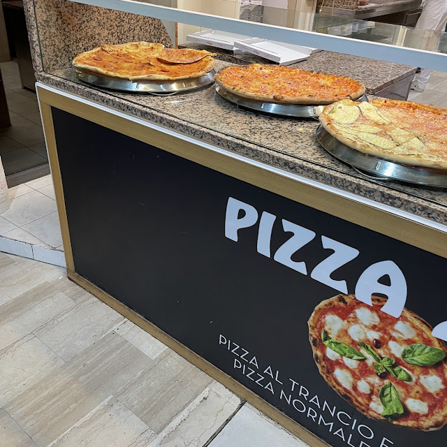 Bancone Delle Pizze Al Trancio