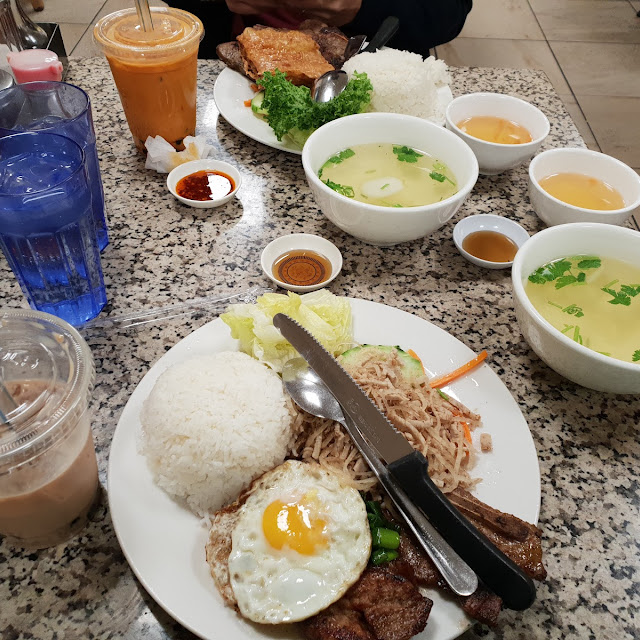 Cơm Sườn Bi