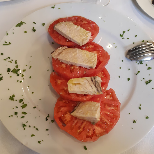 Tomates Con Ventresca de Atún