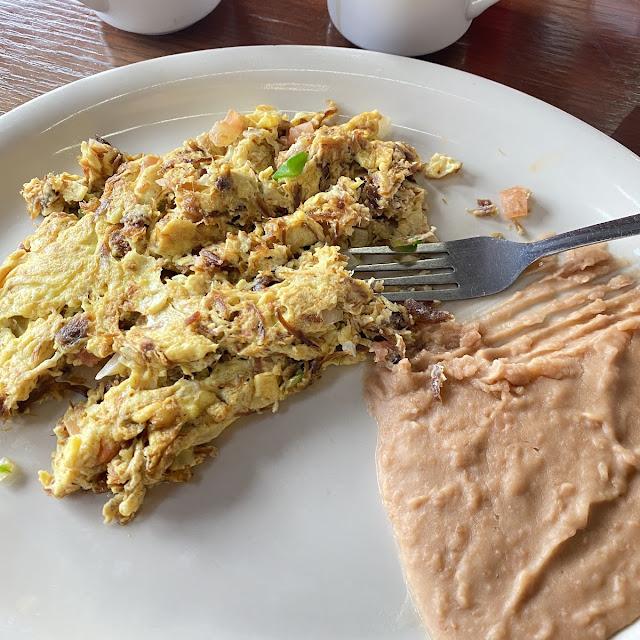 Machaca Con Huevos Y Frijoles