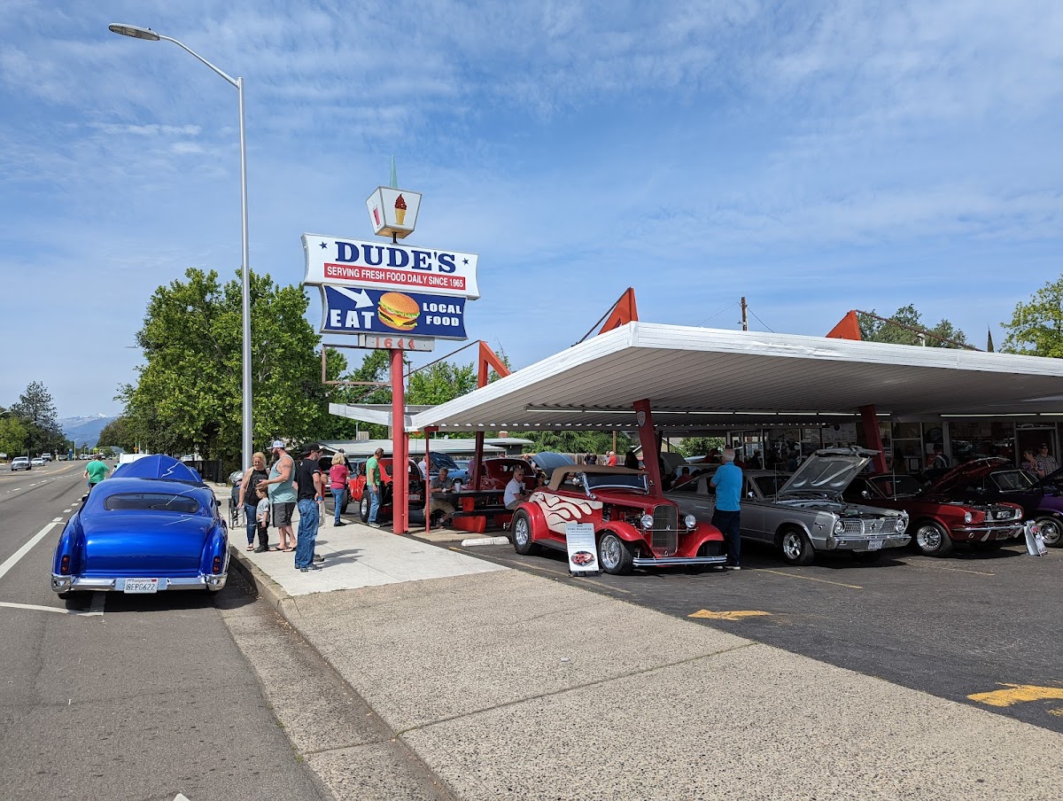 Dude's Drive Inn