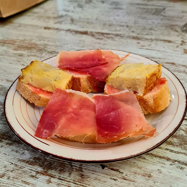 Tapas de Jamón Y Tortilla de Patatas