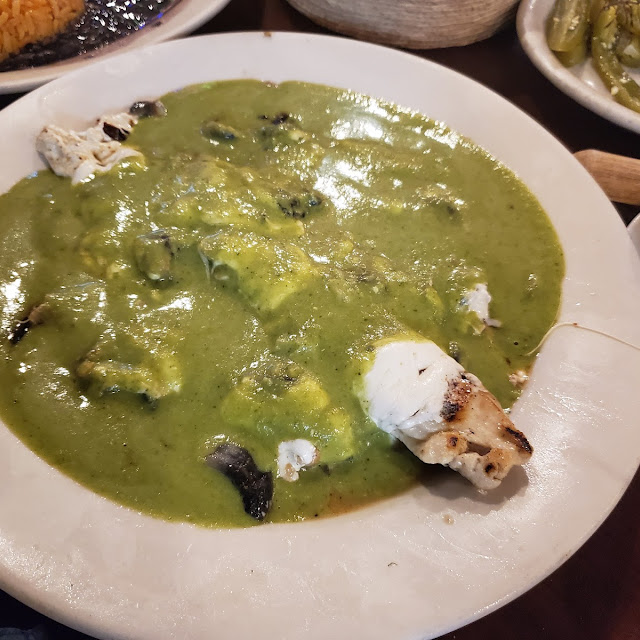 Pechuga de Pollo Con Huitlacoche En Crema de Chile Poblano