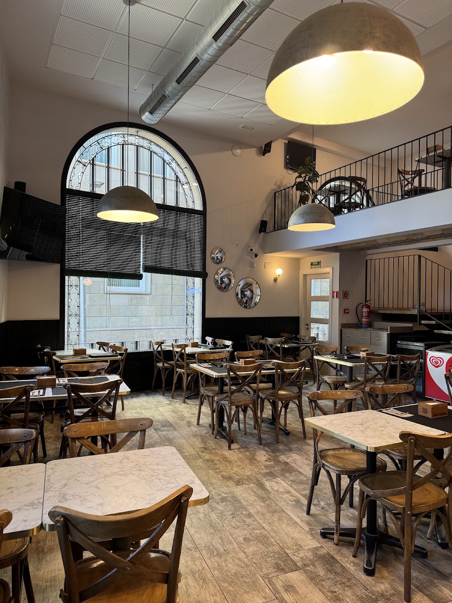 MANLLEUET Cerveseria Restaurant