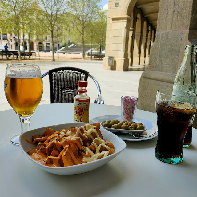 Patatas Bravas Las de Aquí Y Las de Allá