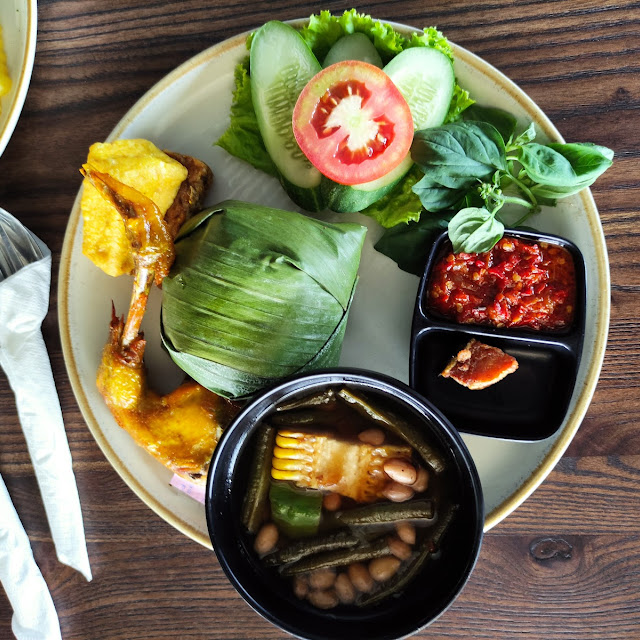 Nasi Timbel Komplit Ayam