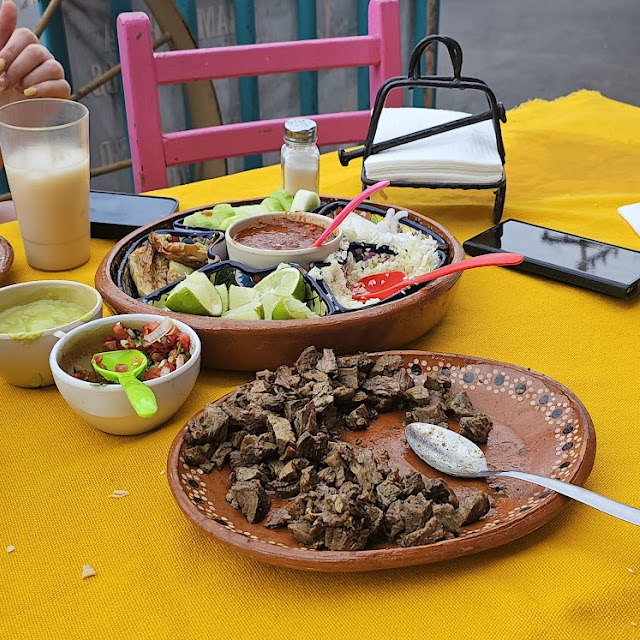 Tacos de Arrachera Y Chorizo Con Queso