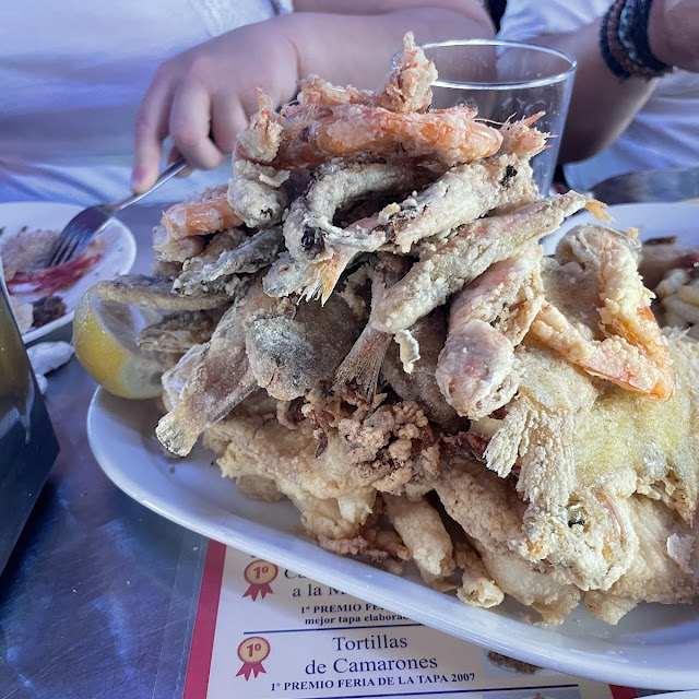 Variado de Pescados Y Choco Fritos