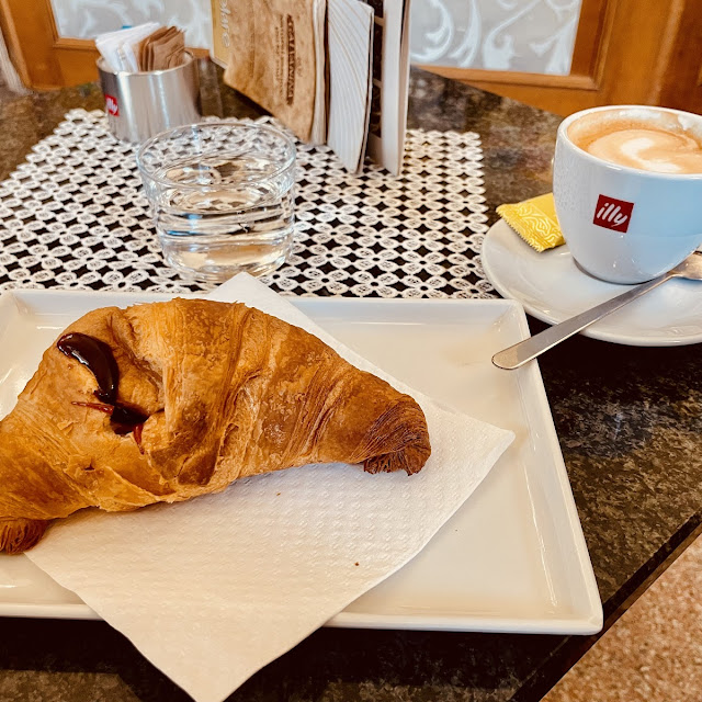 Cappuccino E Cornetto