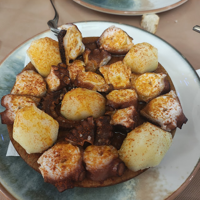 Pulpo A la Gallega & Cachelos