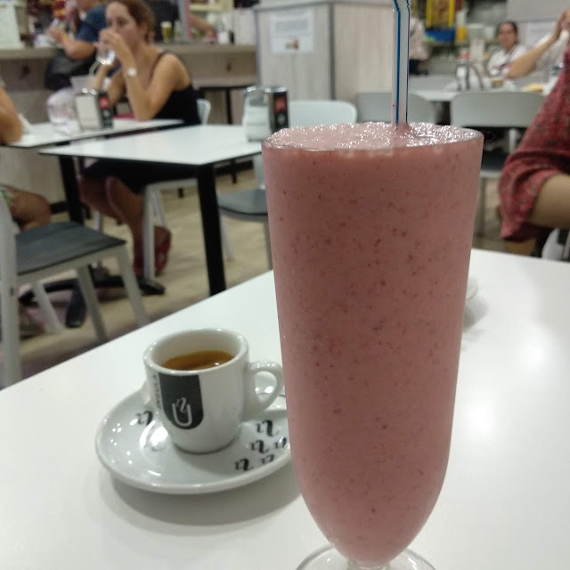 Batido de Fresa Y Platano Y Café Solo