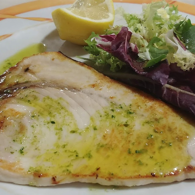 Pez Espada A la Plancha Con Ensalada