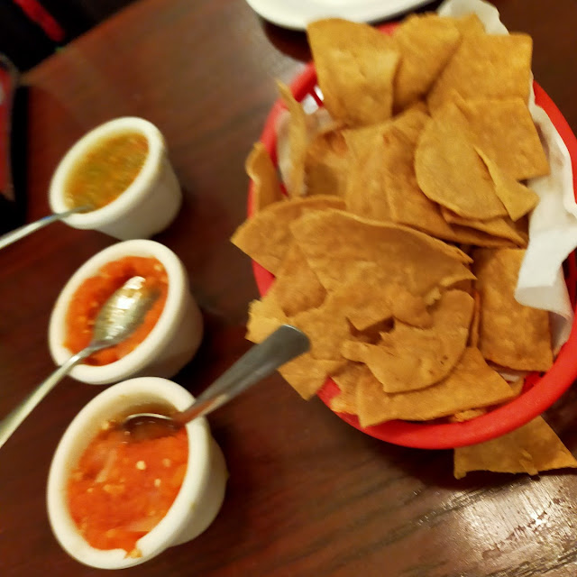 Salsa Y Totopos