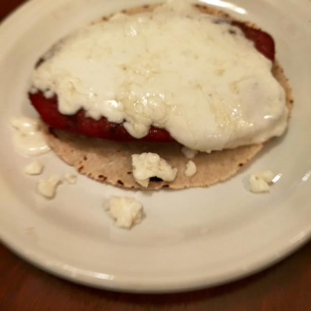 Salchicha Asada Con Queso Asadero