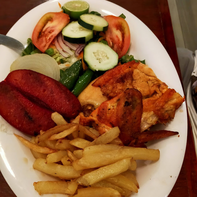 Orden de Pollo Y Ensalada de Vegetales