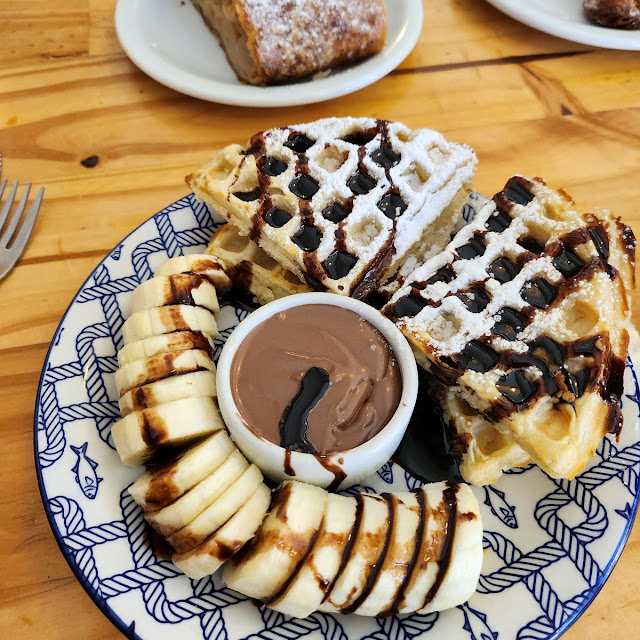 Waffles Con Banana Y Nutella