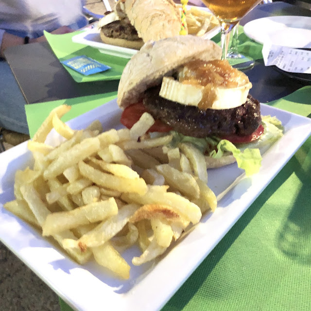 Hamburguesa de Buey Y Patatas de Verdad