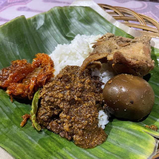 Paket Nasi Gudeg Telur Ayam Suwir