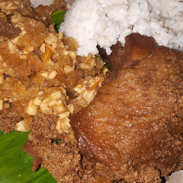 Gudeg Krecek Ayam Dan Telur
