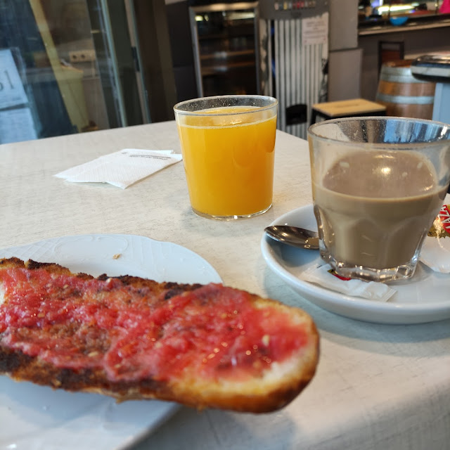 Café Con Leche Tostada Con Tomate Y Zumo de Naranja