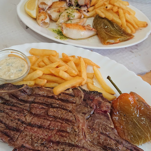 Bistec Con Patatas Fritas Y Pepino
