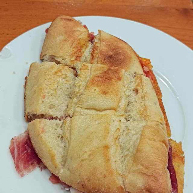 Tostada Con Aceite Y Tómate