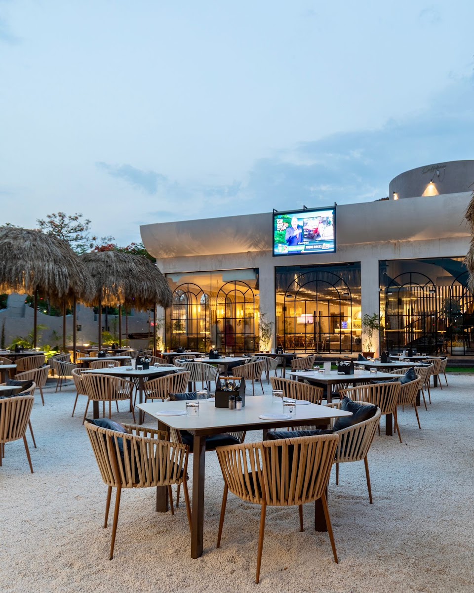 CaroBar - Multicuisine Restaurant Bar Cafe
