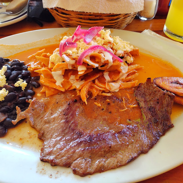 Chilaquiles Con Pollo Y Carne Asada
