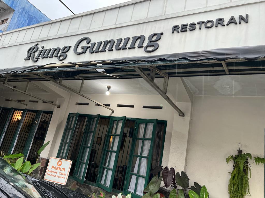 Ayam Bakar Riung Gunung