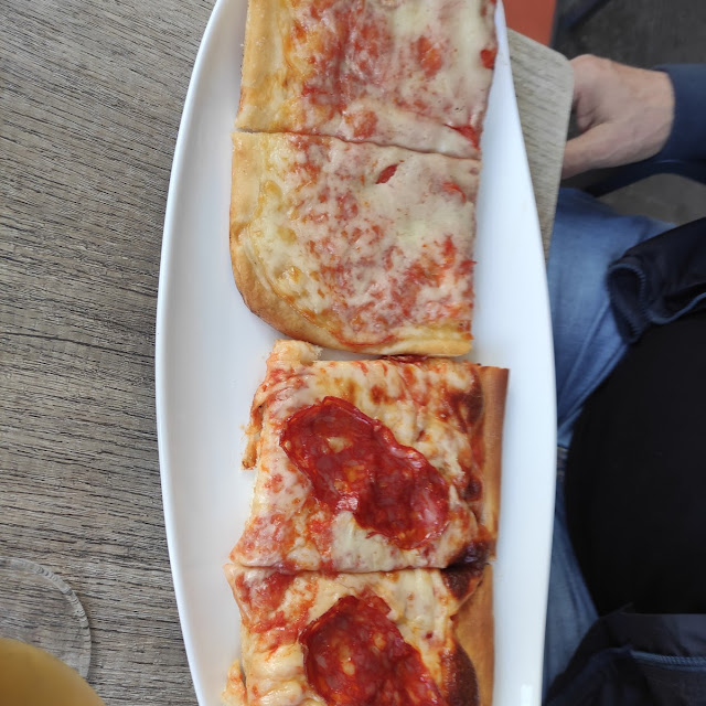Pizza Margherita E Pizza Al Salame