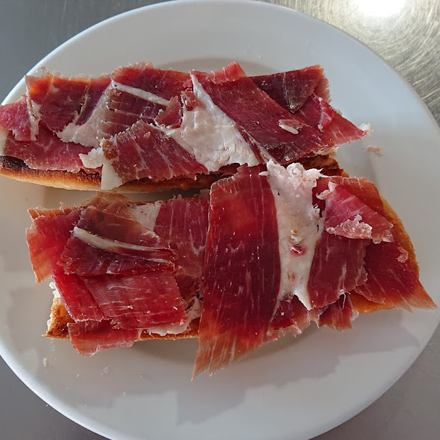 Tostada de Aceite Tomate Y Jamón Serrano