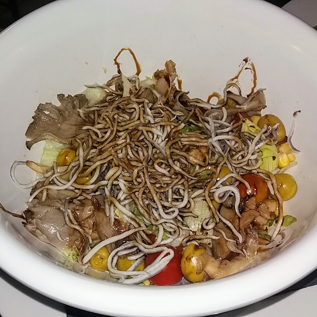 Ensalada de Gulas Y Setas