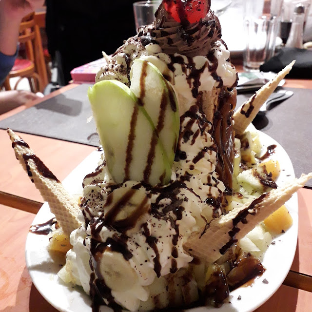 Copa Helada Con Ensalada de Frutas
