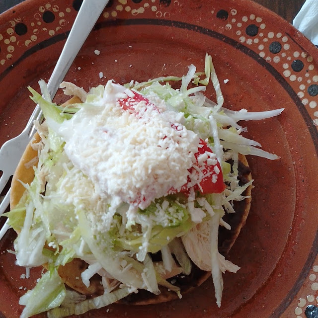 Tostada Y Flautas de Pollo