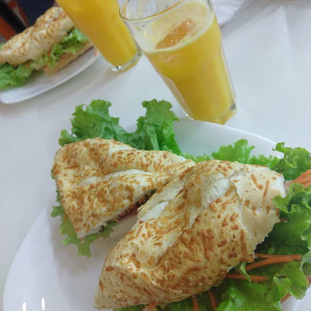 Bauru de Peito de Frango E Queijo Branco