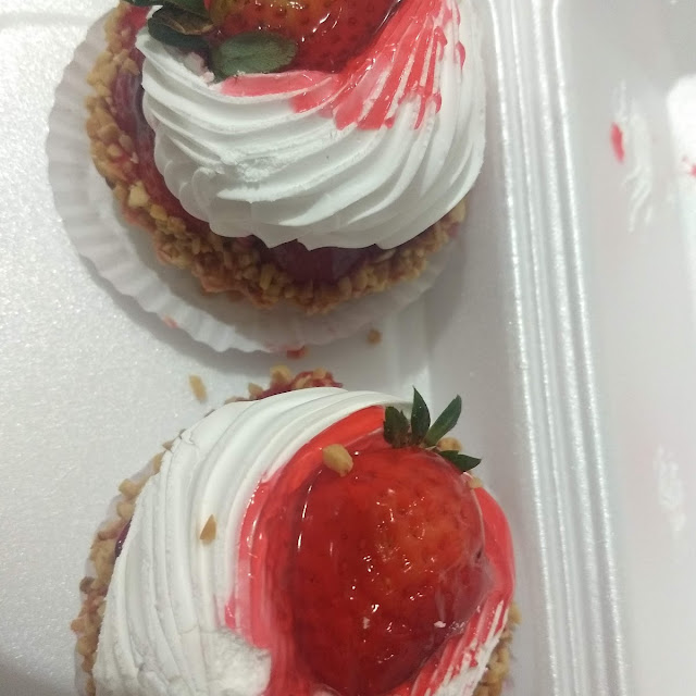 Tortinha de Morango Com Nozes E Chantilly