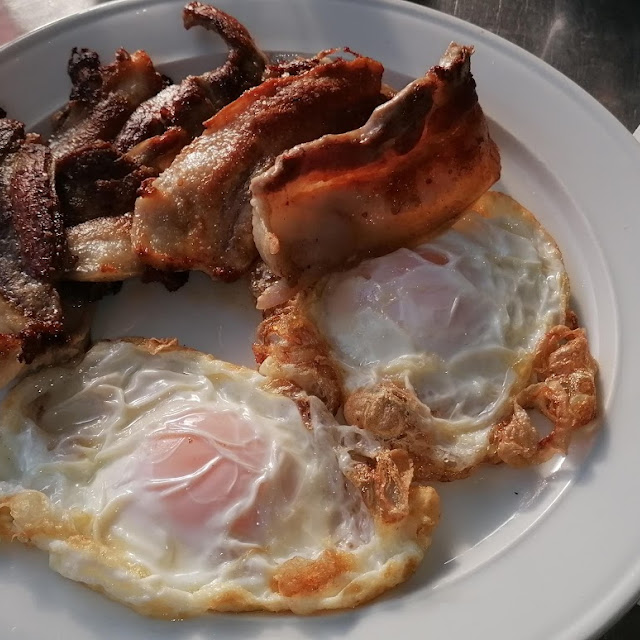 Tocino Con Huevos