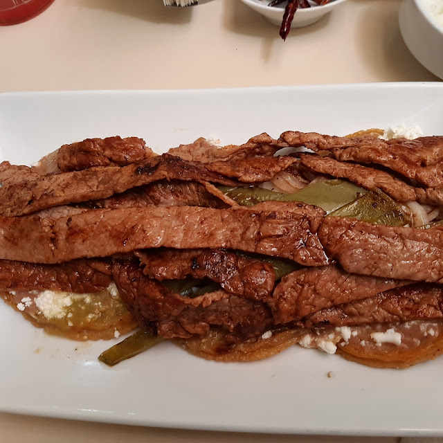 Sopes Con Bistec
