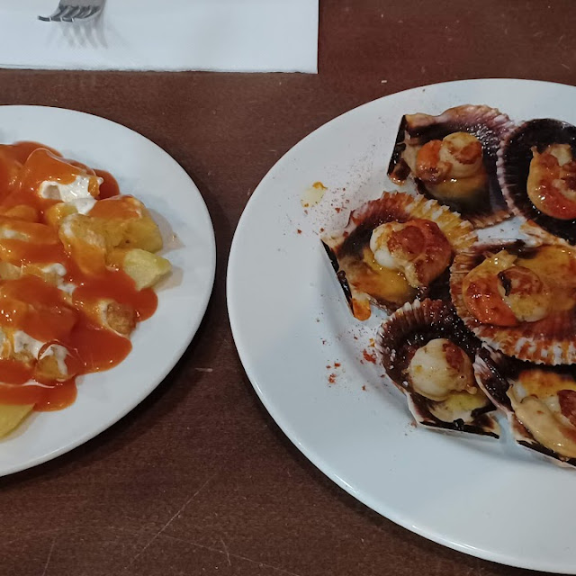 Patatas Bravas Y Zamburiñas