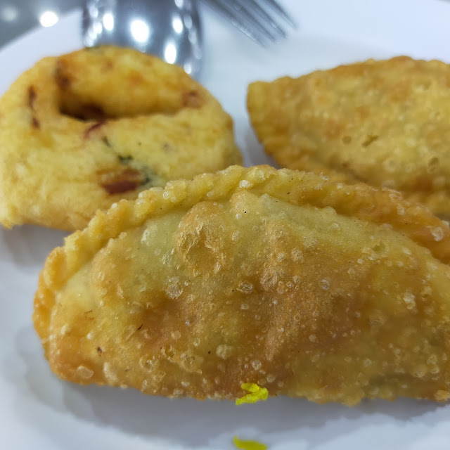 Curry Puff & Vadai
