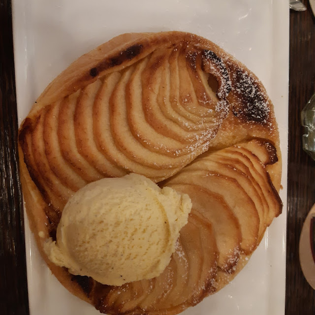 Tarte Fine Aux Pommes Et Glace À la Vanille