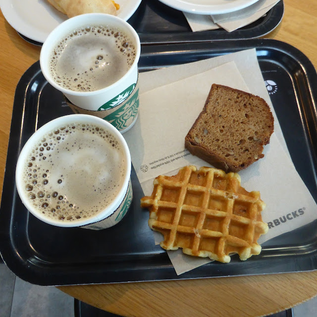 2 Drip Coffee Tall Gauffre & Banana Bread