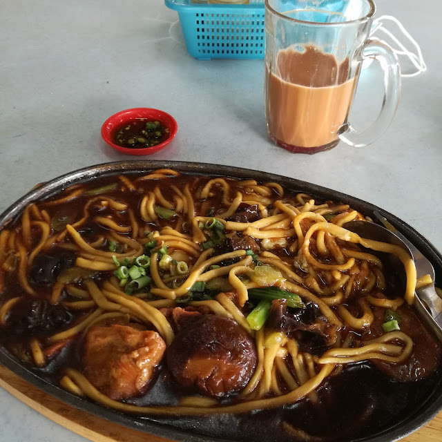 铁板鸡肉面和奶茶