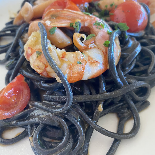 Spaghetti Al Nero Di Seppia Al Profumo Di Mare