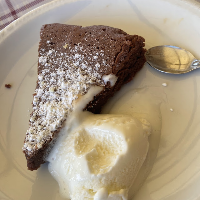 Torta Al Cioccolato Con Gelato