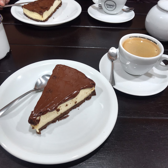 Café Espresso E Torta de Ninho Com Nutella