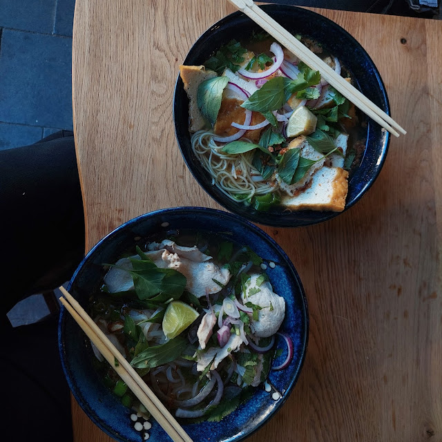 Reisbandnudelsuppe Pho 1b Und Vietnamesische Nudelsuppe Mi Nau 3d