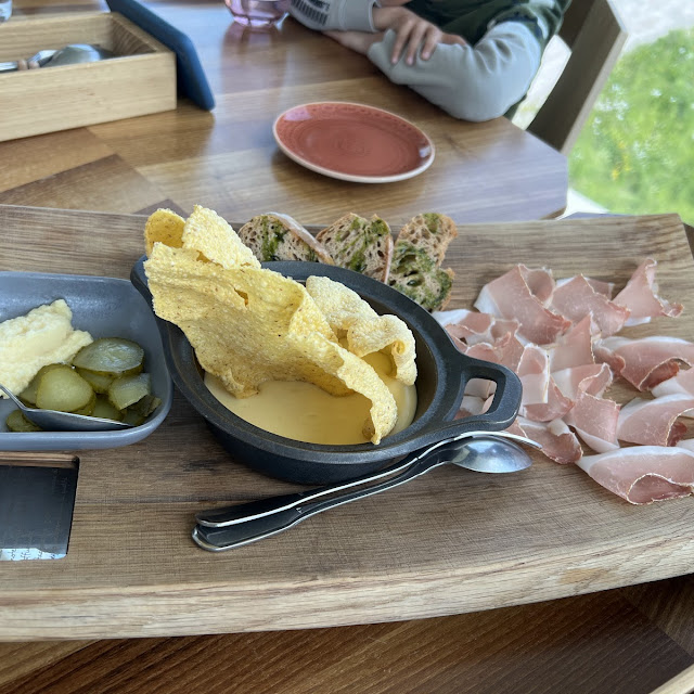 Antipasto Con Speck Fonduta Di Formaggio E Polenta