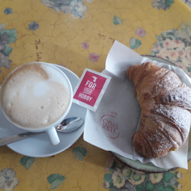 Cappuccino E Cornetto