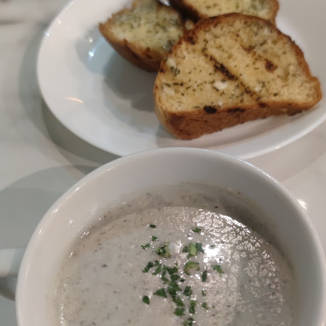 Mushroom Soup with Garlic Bread